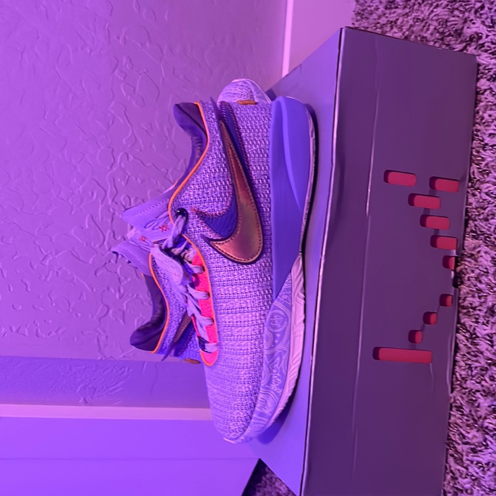 LeBron 20 ‘purple and Gold’